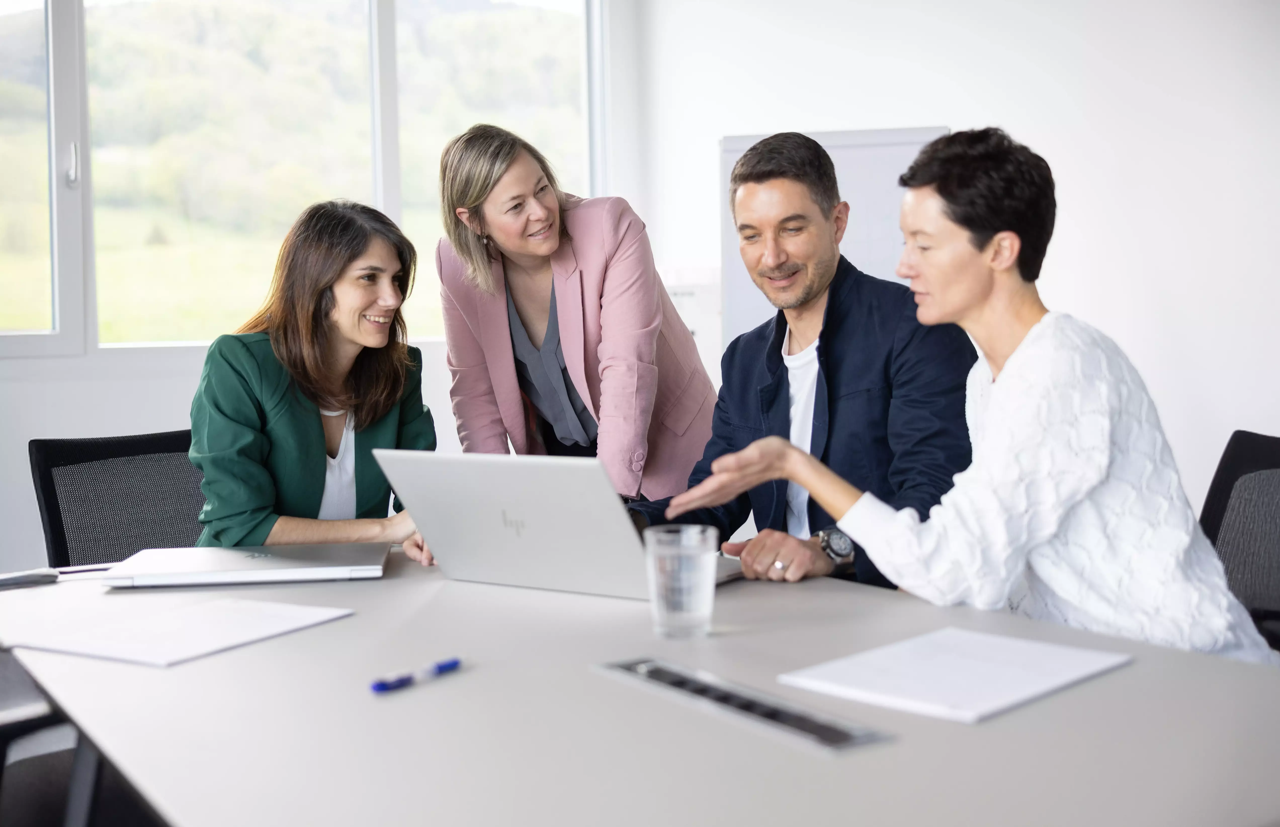 Photographie couleur de l'équipe pendant une séance